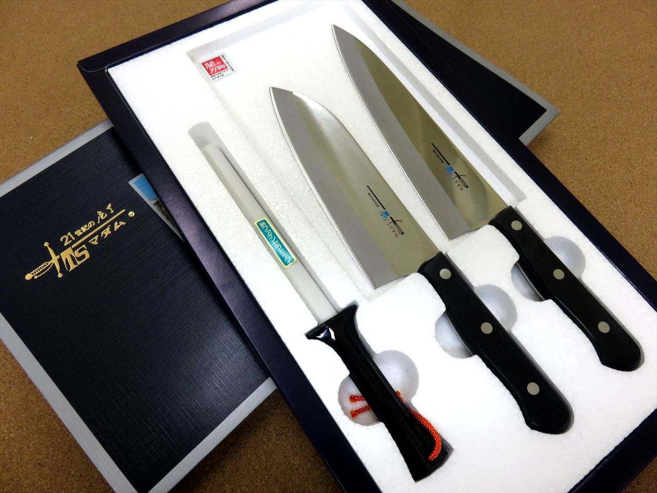 Japanese TS madam Gift set Kitchen Knives Chef's Santoku & Whetstone SEKI JAPAN